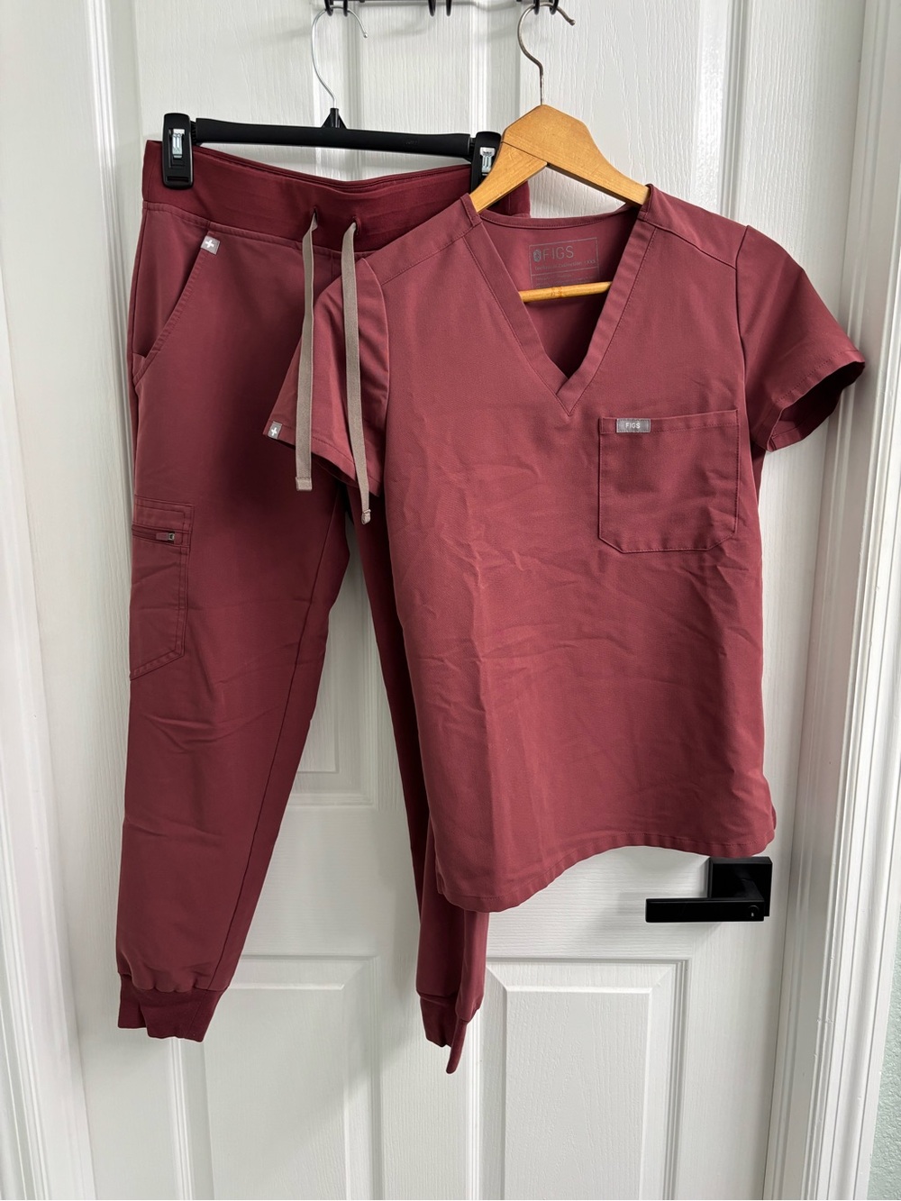 FIGS Women's Jogger Scrub Set